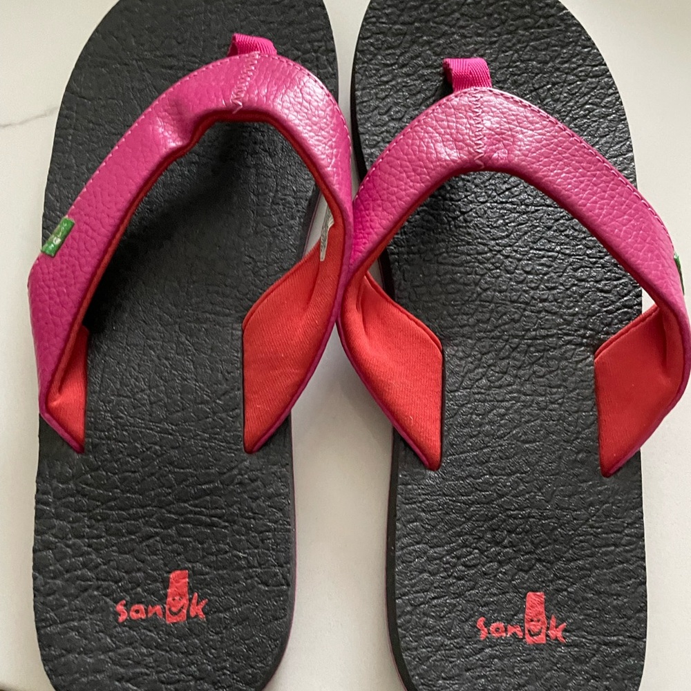 Sanuk New Flip flops